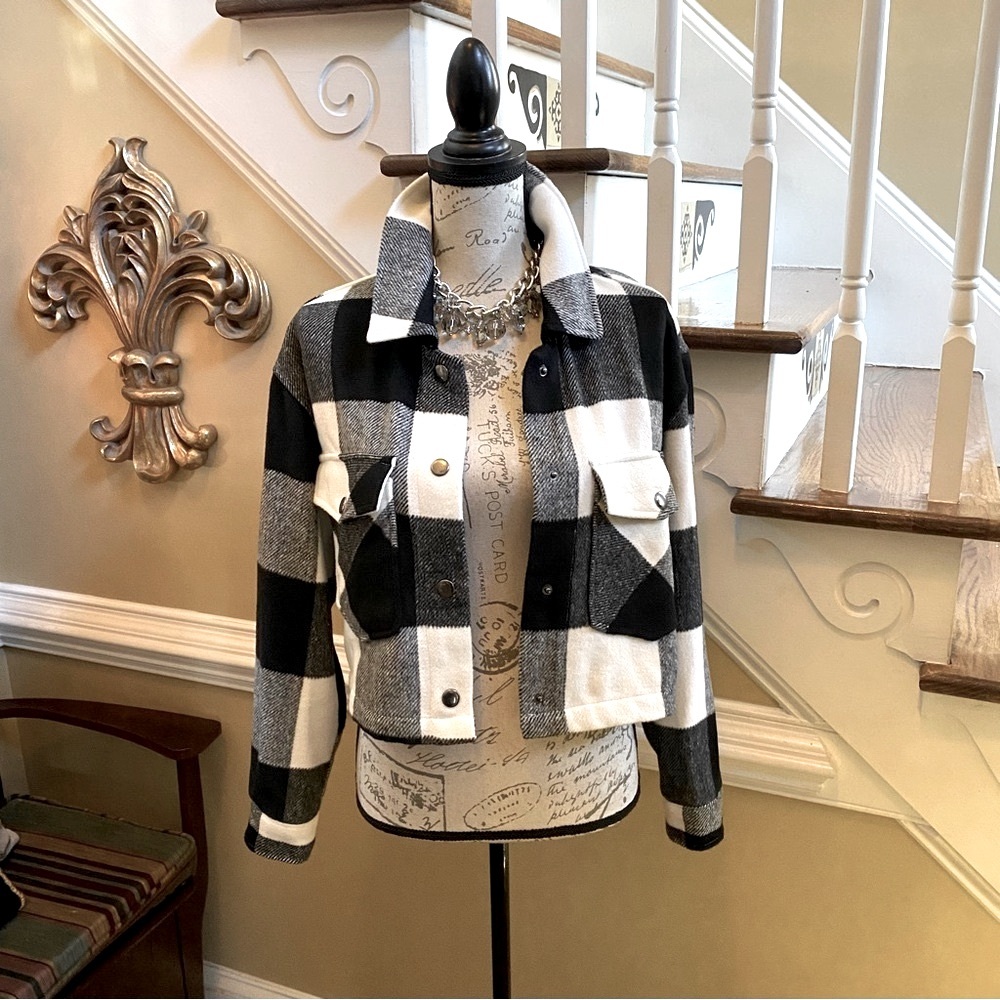 Love Tree Cropped Checked Flannel Shacket - Jacket - image 3